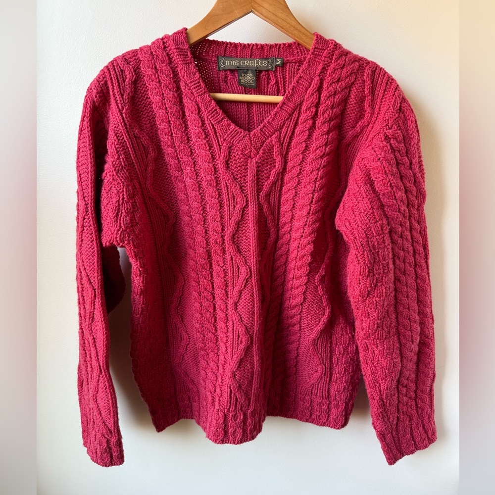 Vintage-Inspired Women's V-Neck Cable Knit Sweater - Raspberry Pink